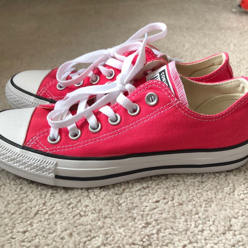 Pink converse Chuck Taylor’s size 7